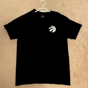 Black Men’s Medium Raptors t-shirt